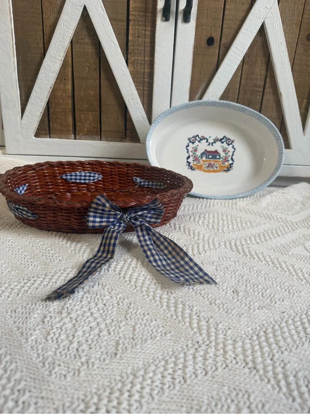 Vintage 1995 Teamson Ceramic Oval Casserole Dish with Wicker Basket Holder